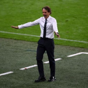 开云app-夺冠大热门差点玩死自己！曼奇尼一战暴露诸多问题